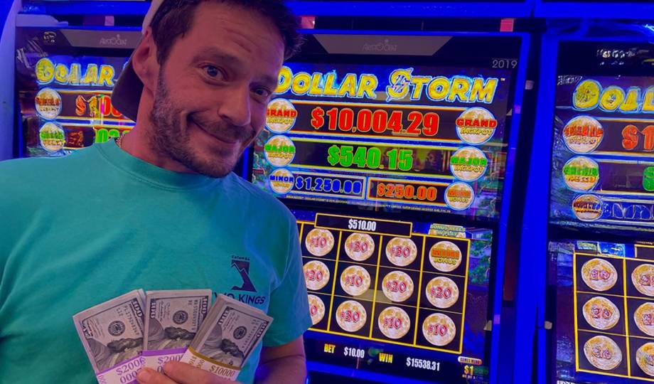Blake T won a lucky jackpot on Dollar Storm Jackpot