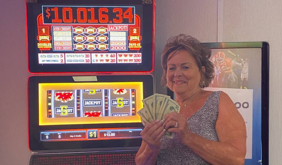 Debora hit a lucky win on 777 Double Jackpot!
