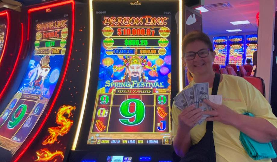 Monica got really lucky on Dragon Link!